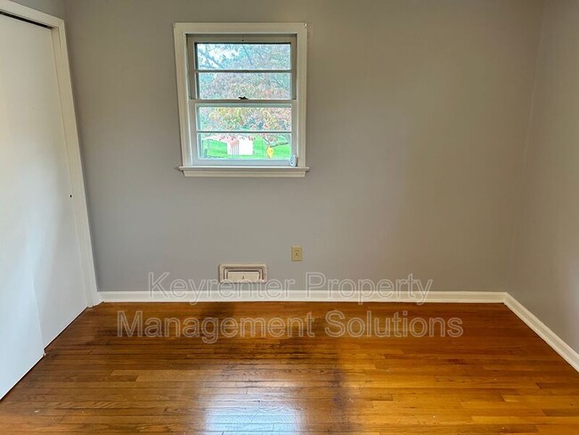 Building Photo - 2212 Third St.