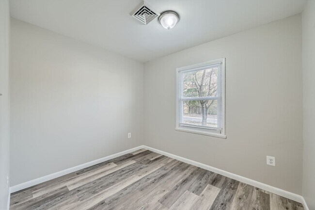 Building Photo - 601 Boxelder Dr