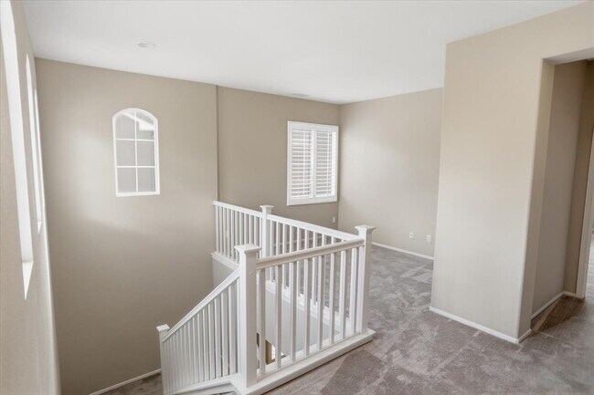 Building Photo - Spacious Alta Vista Valencia Home with Loft, Private Yard, and Community Amenities