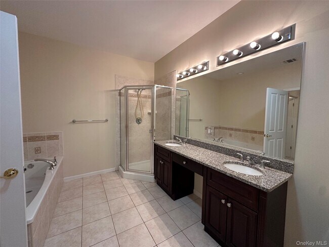 Building Photo - 75 Quaker Ave