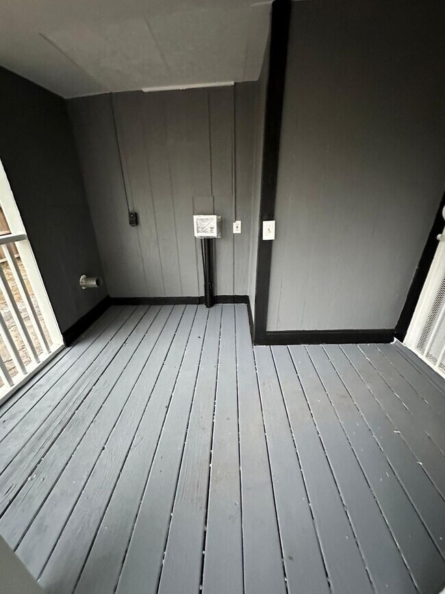 Building Photo - Fully Renovated 3/1 Single Family House Available for Immediate Rent!