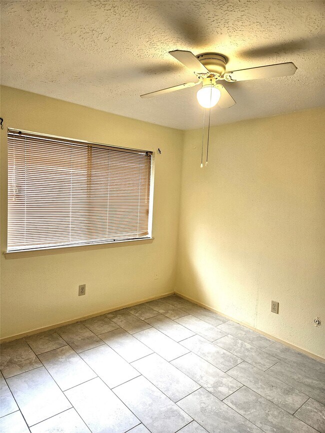 Building Photo - 8215 Summer Quail Dr