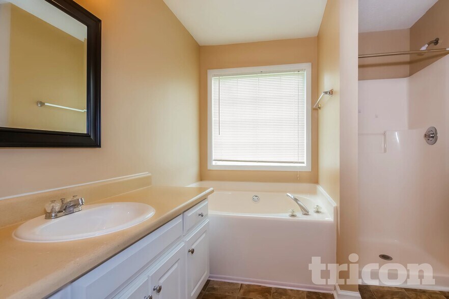 Building Photo - 50 Weldon Pl