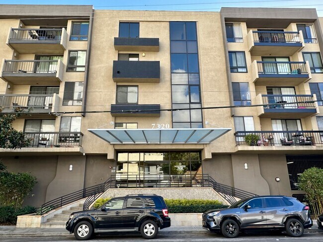 Building Photo - 7320 Hawthorn Ave