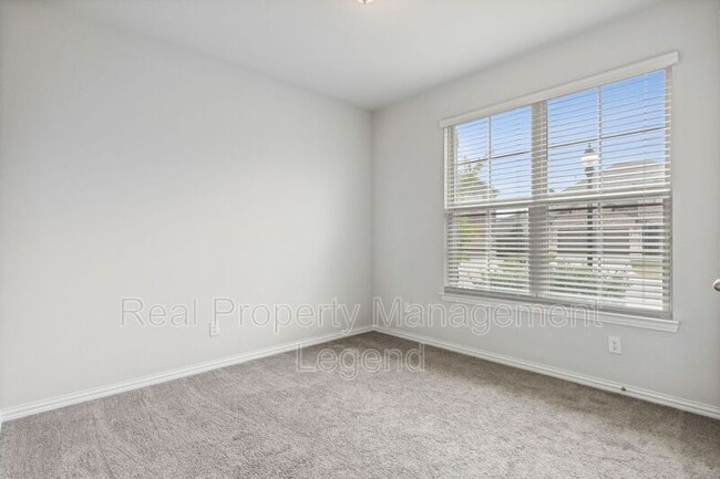 Building Photo - 1833 Meadow Trail Ln