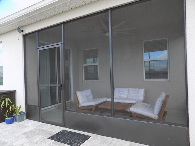 Building Photo - 1713 Chatsworth Cir