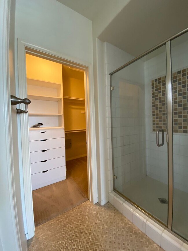 Building Photo - 254 Flyers Ln