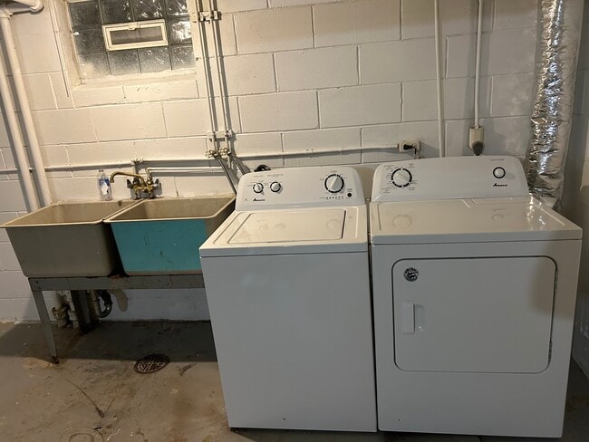 Building Photo - 3744-3711 11th Ave S