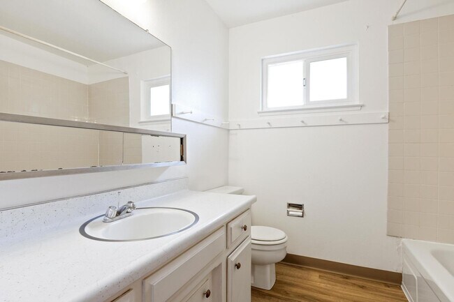 Building Photo - 1708-1710 Alameda Avenue