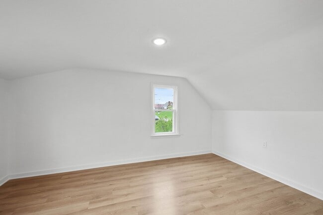 Building Photo - AVAILABLE MAY 1st!! FULLY UPDATED 3 BEDROOM IN WEST MIFFLIN!!