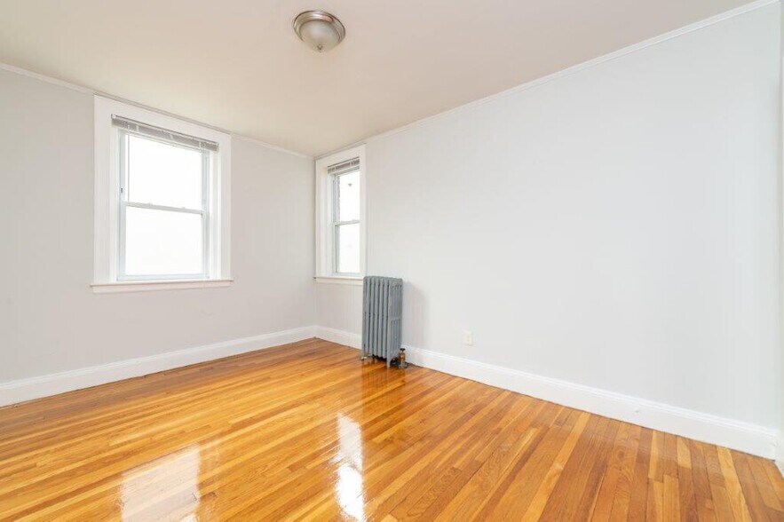 Building Photo - 136 Highland Ave