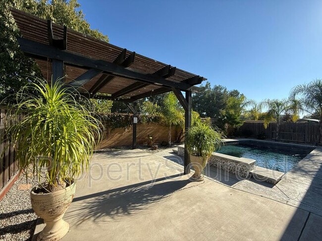 Building Photo - 1720 Dalia Ln