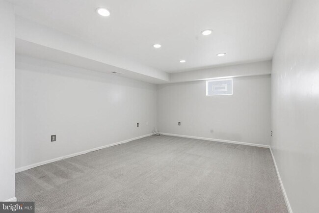 Building Photo - 7690 Green Garland Dr