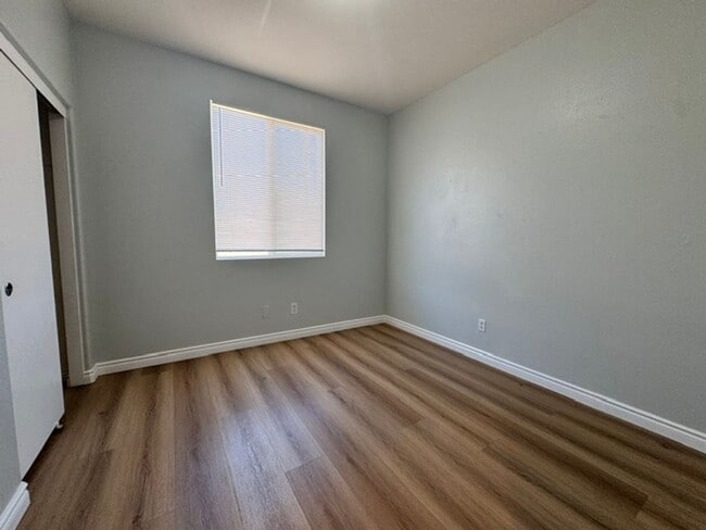 Building Photo - Gorgeous Remodeled 3+2 - $3000