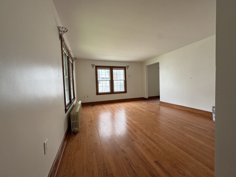 Living room - 16 Durant Ter