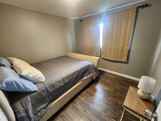 Building Photo - 2075 E Alder St