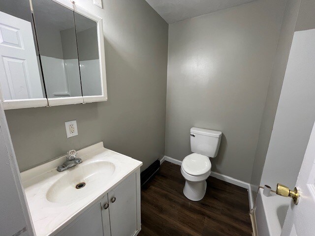 Building Photo - 418 Studebaker St