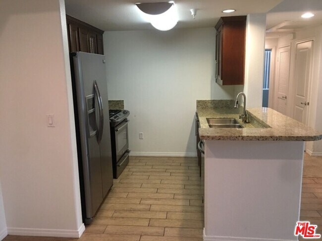 Building Photo - 11925 Kling St