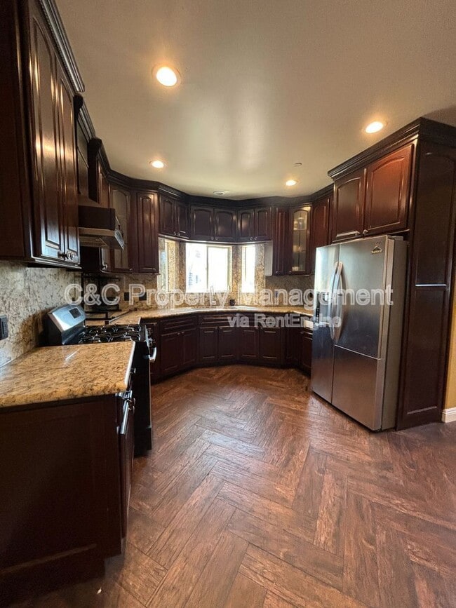 Building Photo - 1445 S Sunol Dr