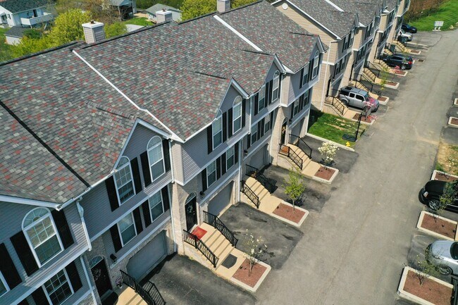 Building Photo - Modern 3-Level Townhome in Monaca – 2 Bed,...