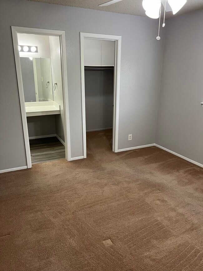 Building Photo - 9713 Village Briar