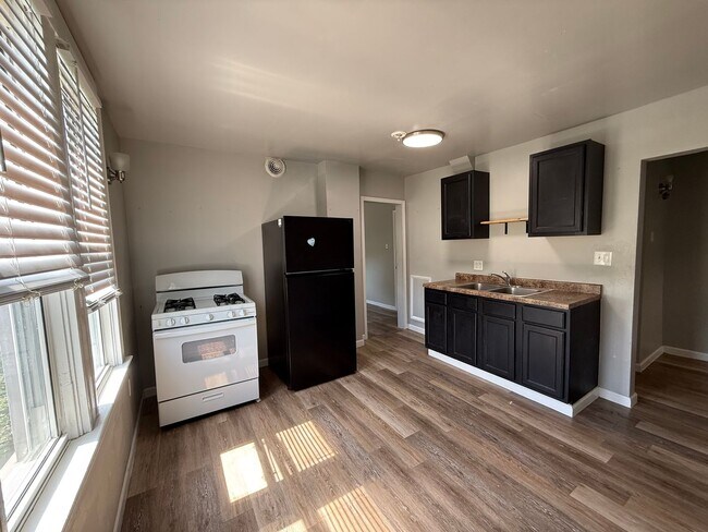 Building Photo - 129 3rd Ave