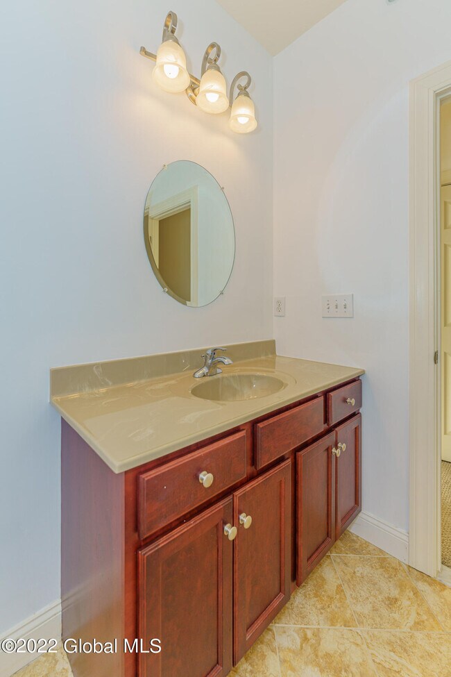 Building Photo - 502 Valley Pointe Dr