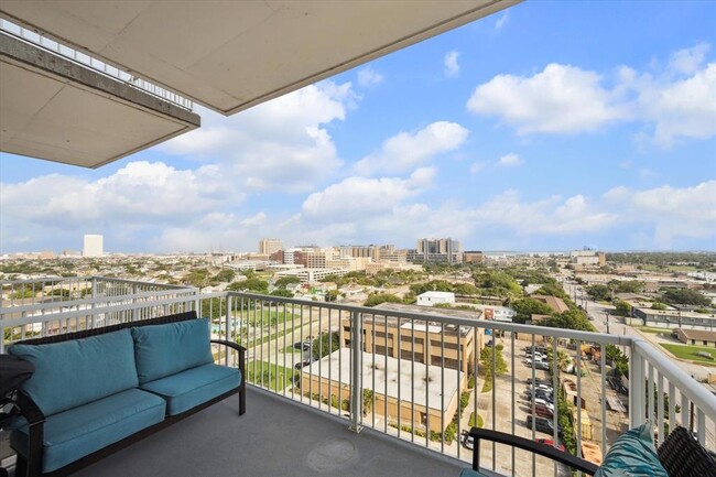 Building Photo - 500 Seawall Blvd
