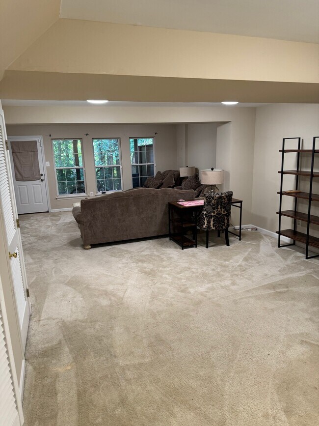 Building Photo - 13652 Palmetto Cir