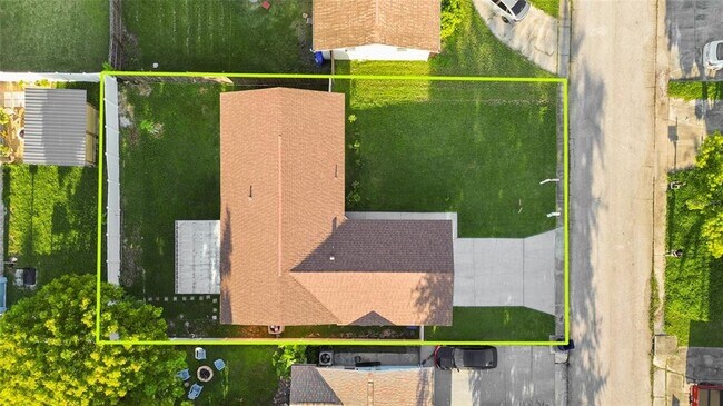 Building Photo - 3327 Garfield Dr