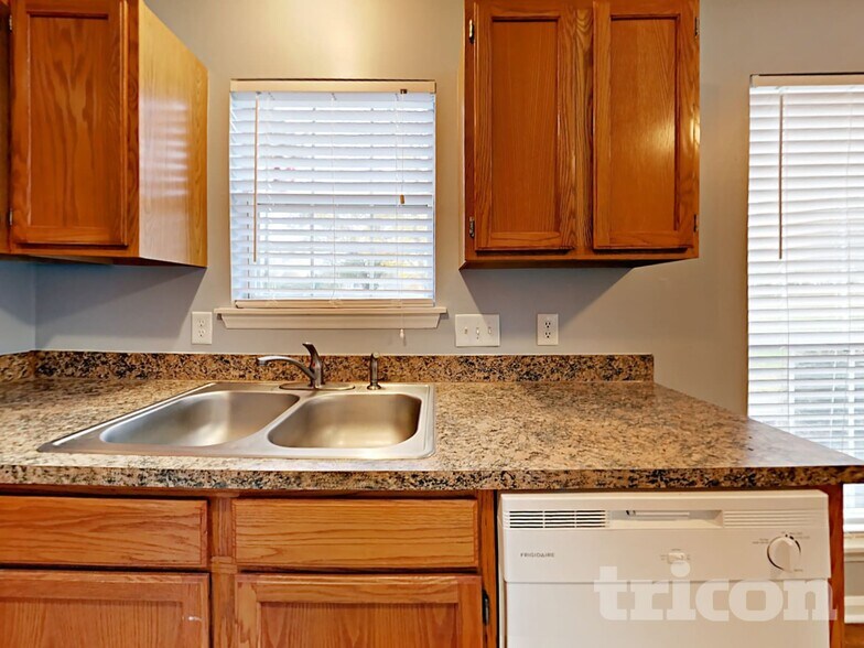 Building Photo - 1709 Jeffrey Bryan Dr