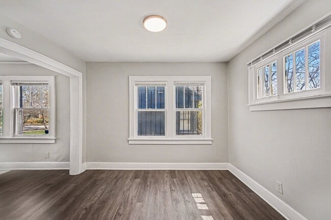 Building Photo - Cozy 2 Bed, One Bath Home In Downtown Kansas City!