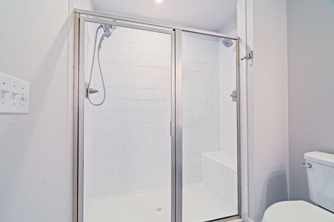 Building Photo - Relaxed Summerville Living Starts Here!