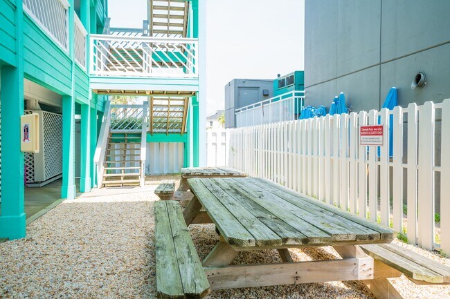 Building Photo - OFF-SEASON FURNISHED MONTHLY RENTAL AVAILABLE NOW