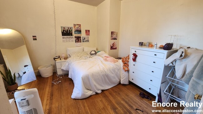 Building Photo - 1999 Commonwealth Ave