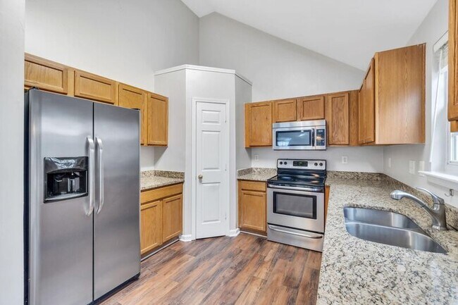 Building Photo - 5508 Kiev Dr