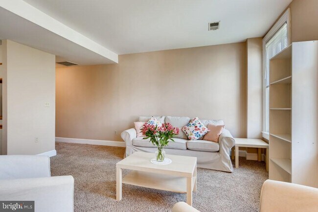 Building Photo - 1435 Bolton St