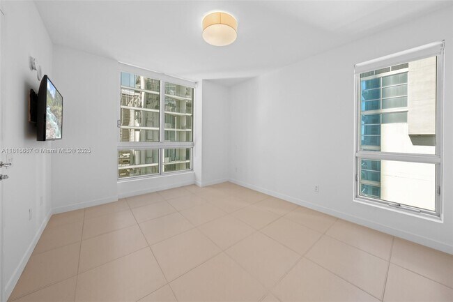 Building Photo - 300 S Biscayne Blvd