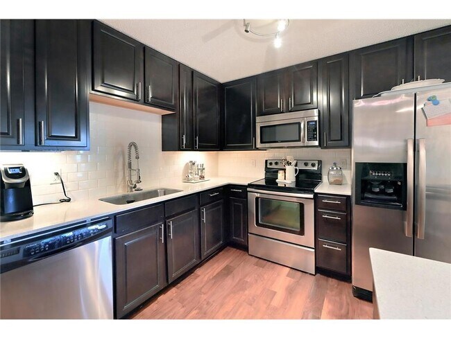 Building Photo - 48 Groveland Terrace