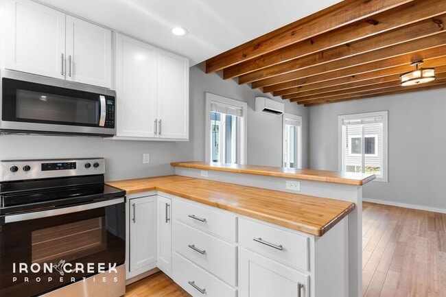 Building Photo - 52 W Cascade St