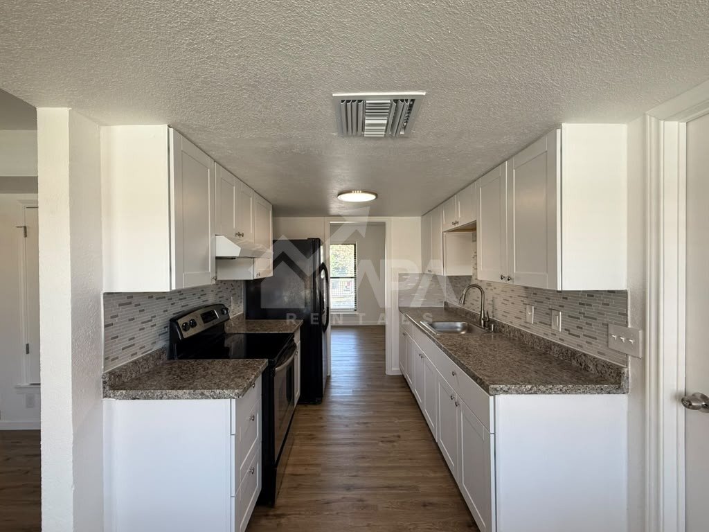 Building Photo - 9703 Five Frks
