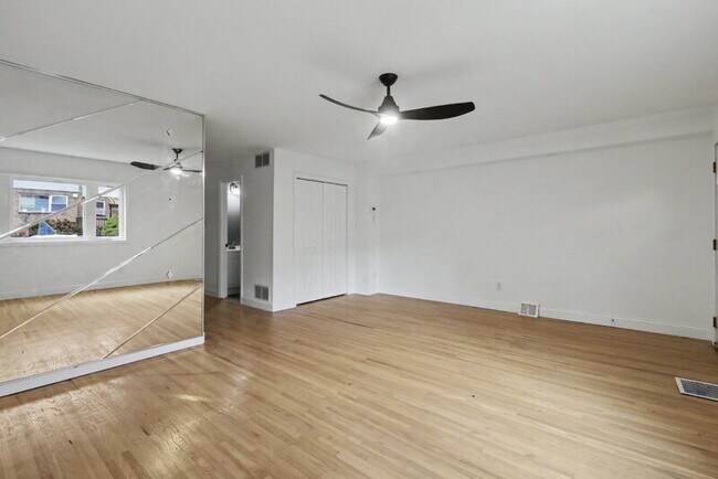 Building Photo - 2106 N Camac St