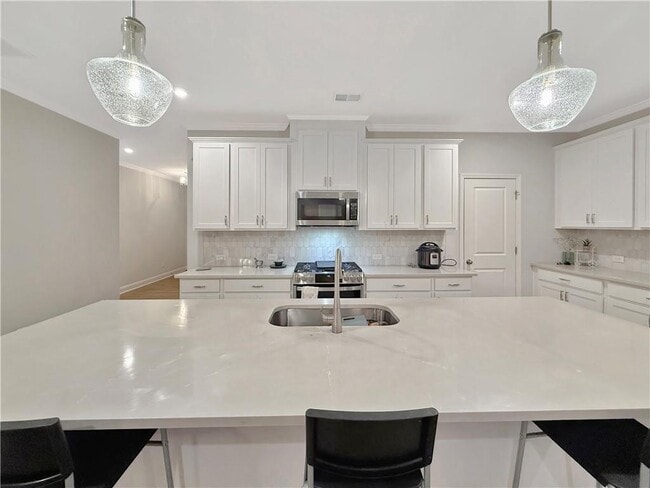 Building Photo - 6030 Stella Dr