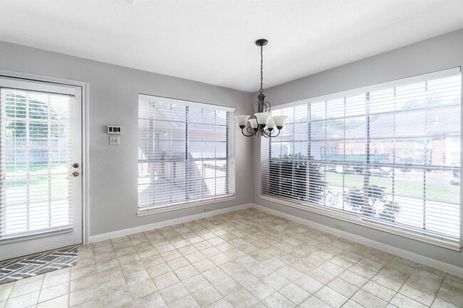 Building Photo - 15406 Greenleaf Ln