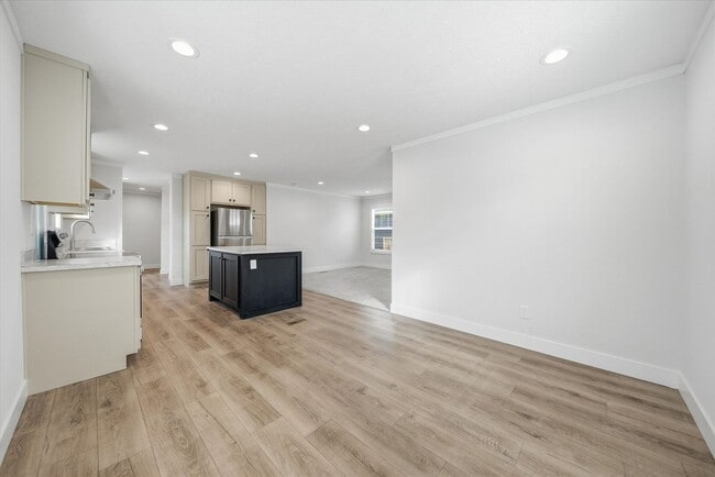 Building Photo - 3 Bed / 2 Bath Home in Hickory FOR RENT Pet Friendly!