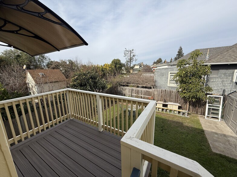 Building Photo - 1921 Harmon St