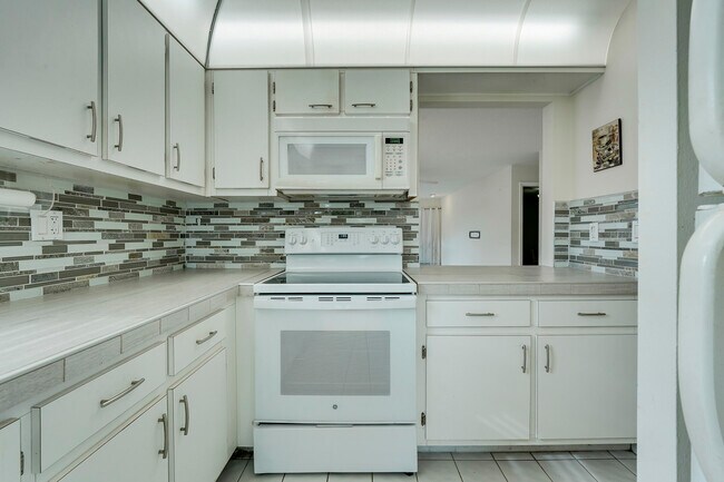Building Photo - 13679 Date Palm Ct
