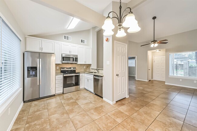 Building Photo - 18515 Meadows Way Dr