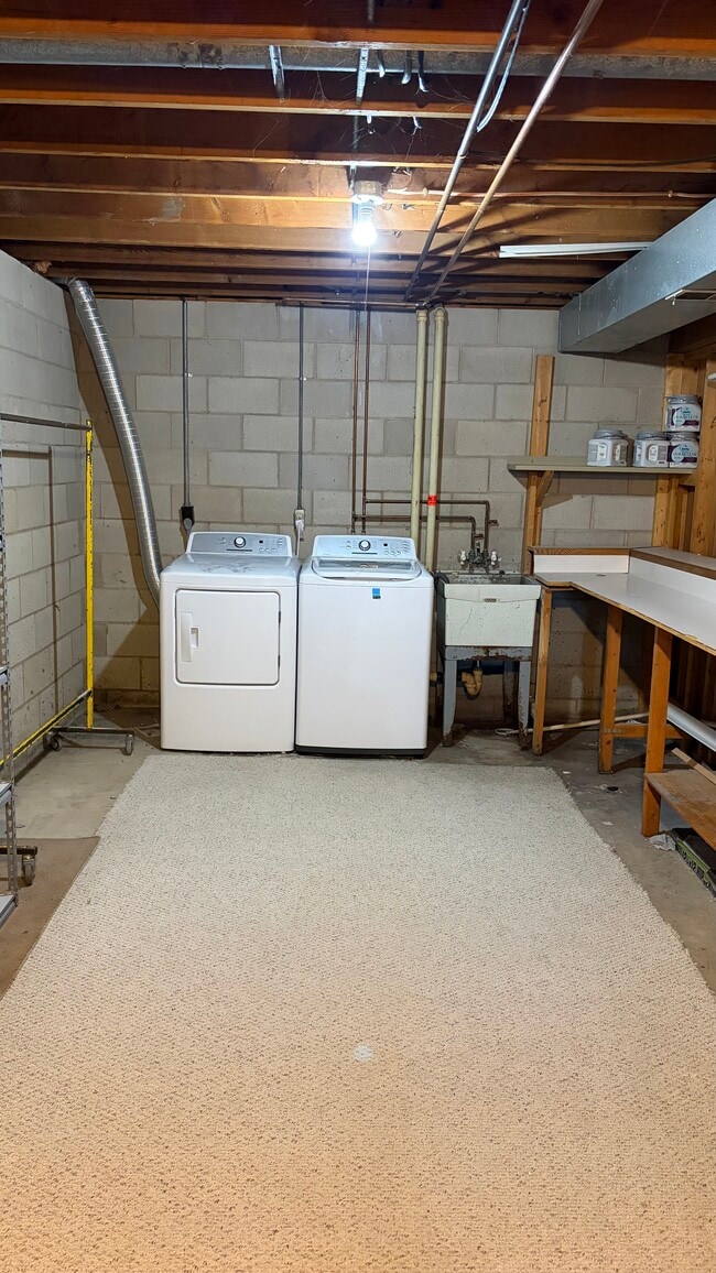 Building Photo - 1109 33rd Ave N