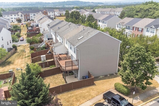 Building Photo - 210 Golden Larch Terrace NE